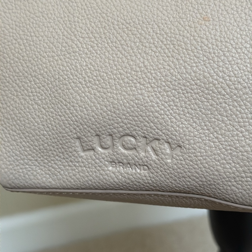 - New Lucky Brand Tan crossbody bag. Outside has snap pocket  & LUCKY BRAN… - Picture 10 of 16